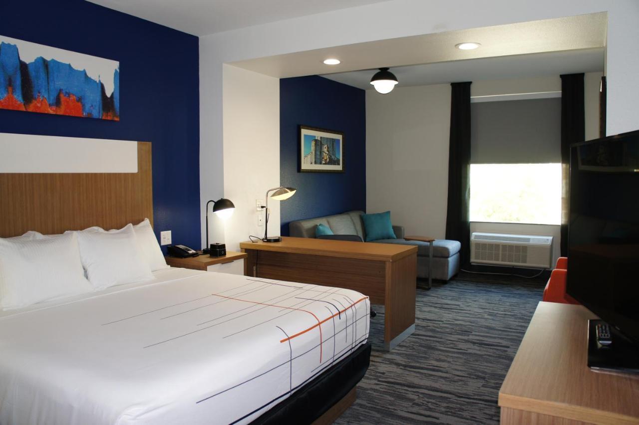 La Quinta Inn & Suites Katy-Mills By Wyndham Katy Extérieur photo